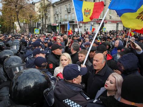 politia padre victor tudor|2015–2016 protests in Moldova .